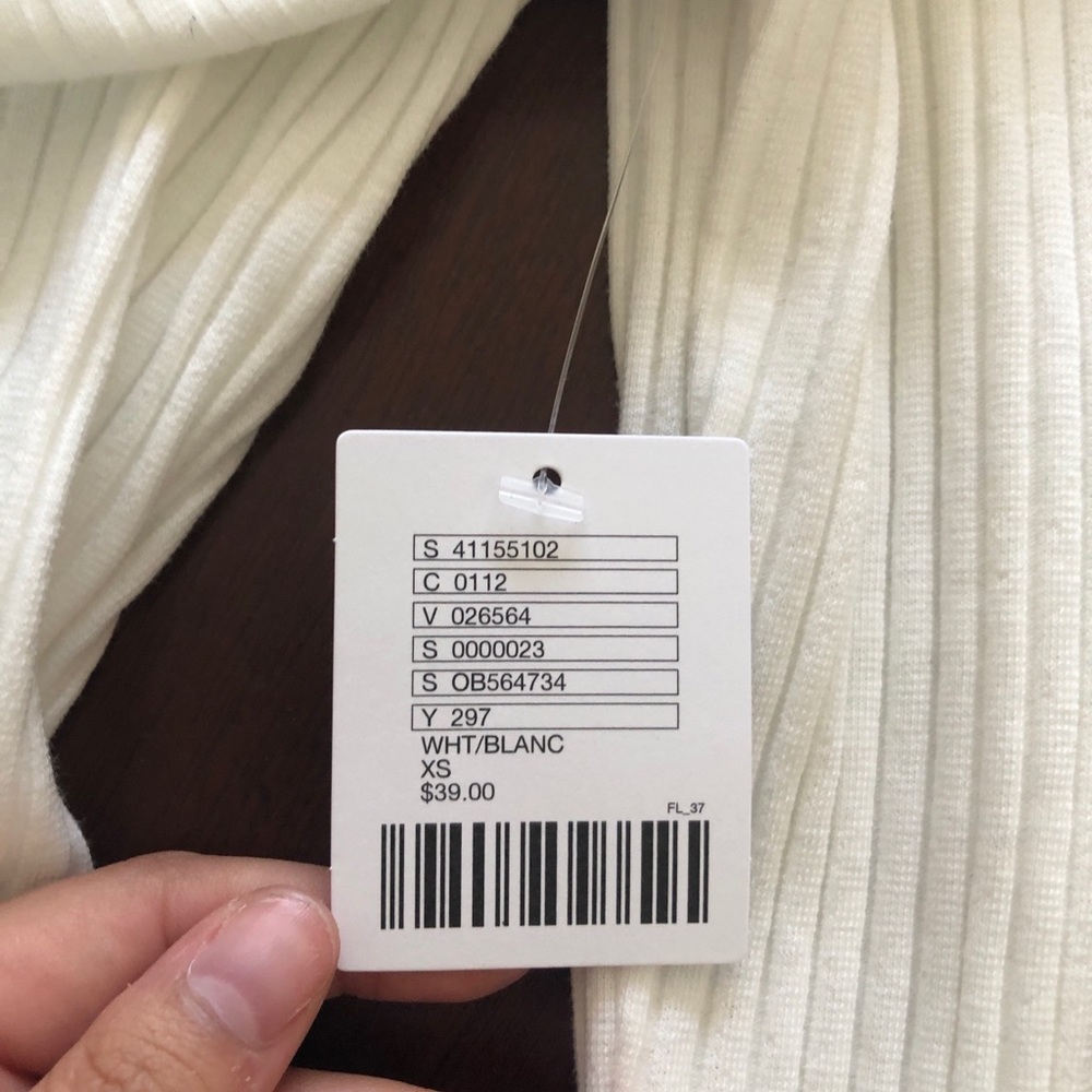NEW WITH TAGS Urban Outfitters Top! - Picture 5 of 5